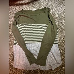 ROOLEE striped tee. Grey/olive green